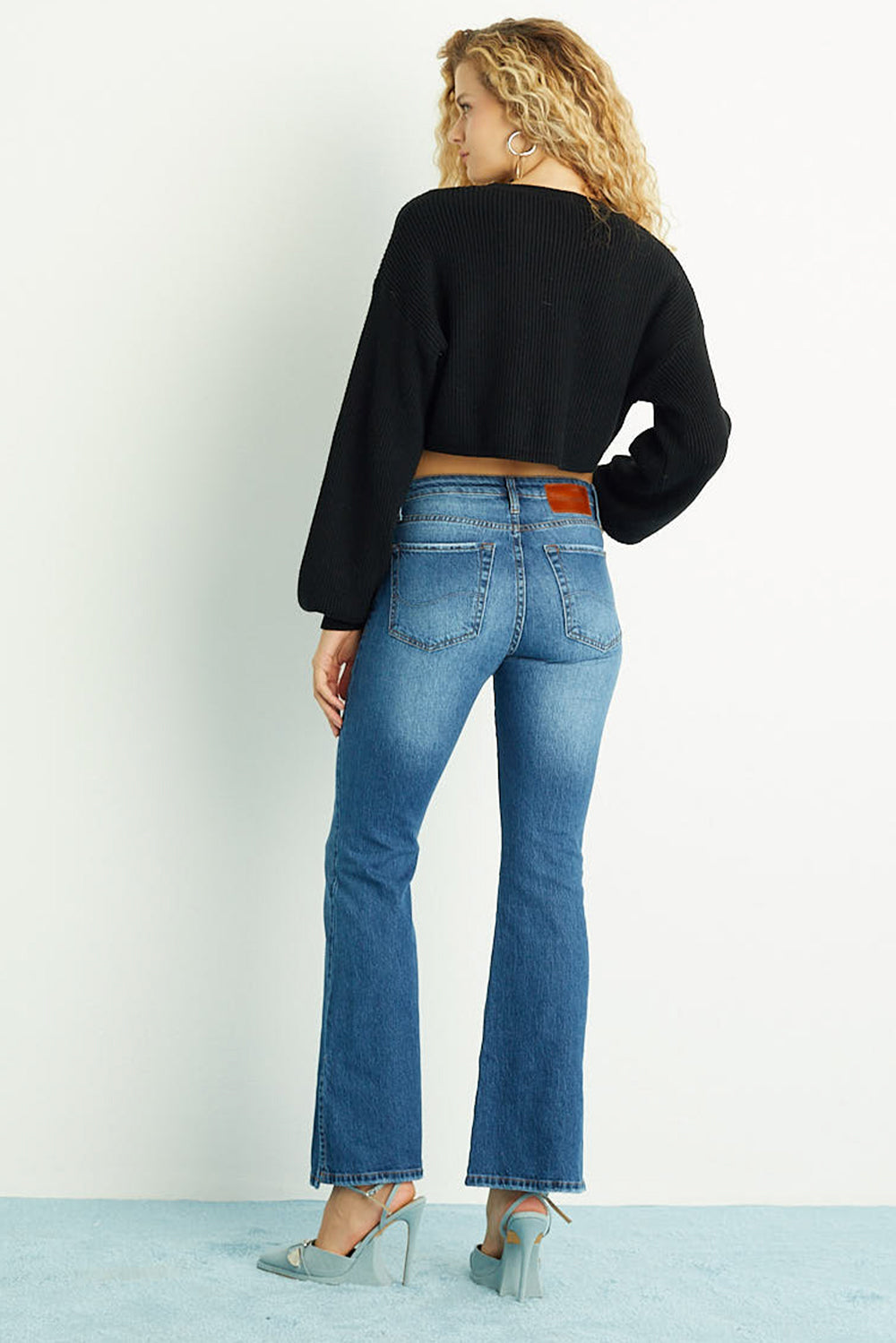 Calça Bootcut Fenda Jeans Médio