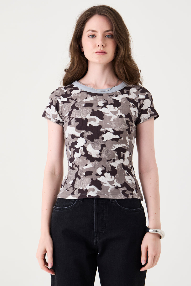T-SHIRT FEMININA BABY LOOK RIBANA - GRAY CAMOUFLAGE