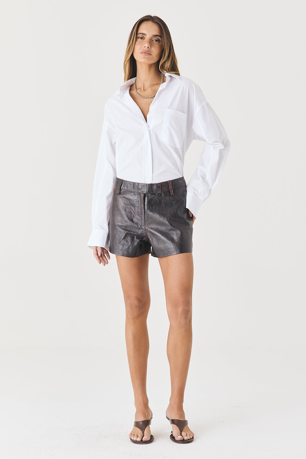 SHORTS MIRELA FEMININO CINTURA BAIXA COURO UVA