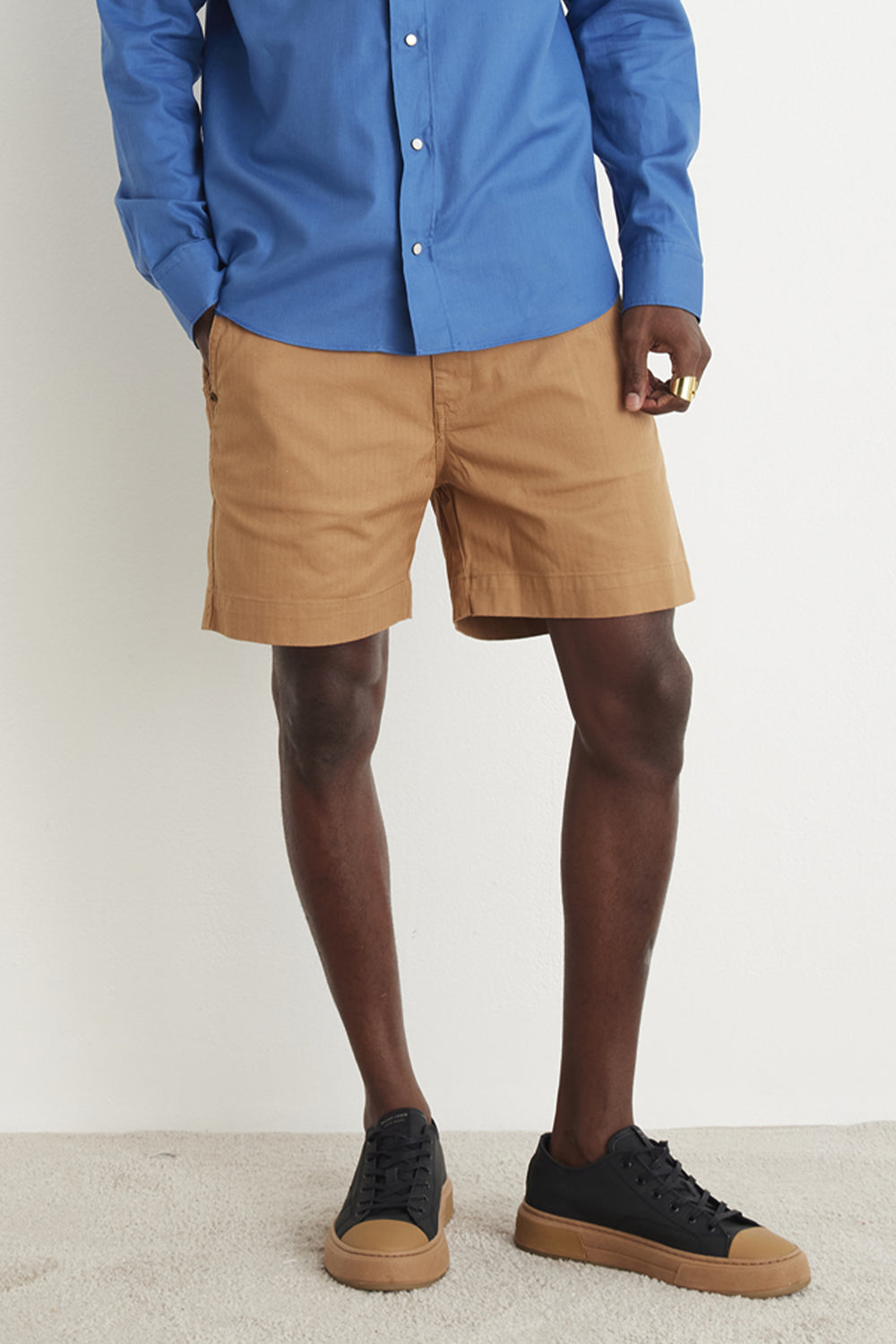 SHORTS ROMEO MASCULINO BOLSO FACA SARJA CARAMELO