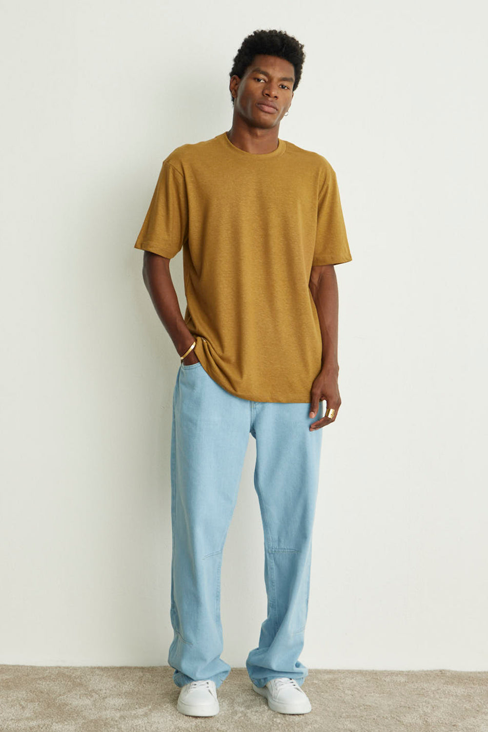 CAMISETA MASCULINA STRAIGHT CÂNHAMO - CARAMELO