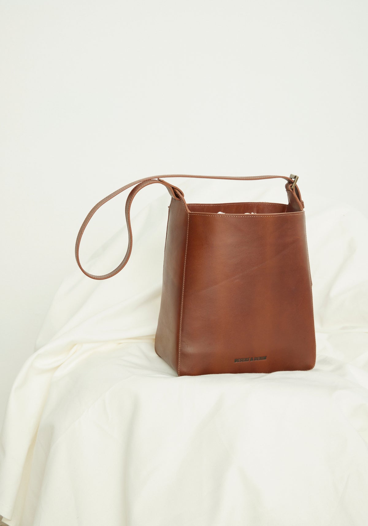BOLSA MÉDIA COURO