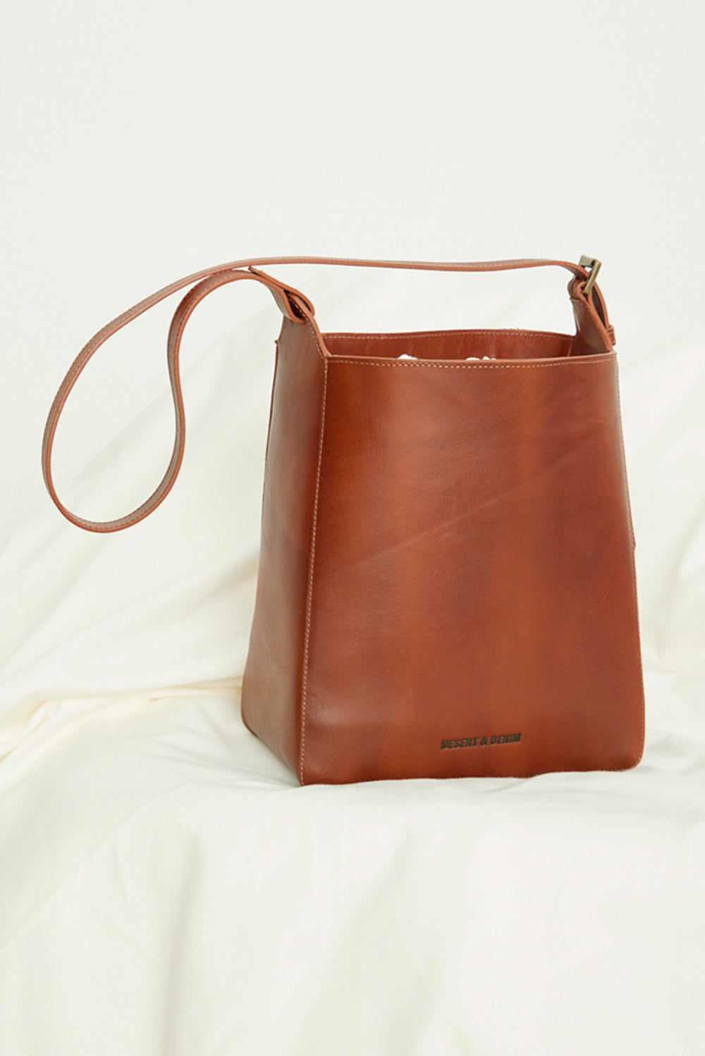 BOLSA MÉDIA COURO