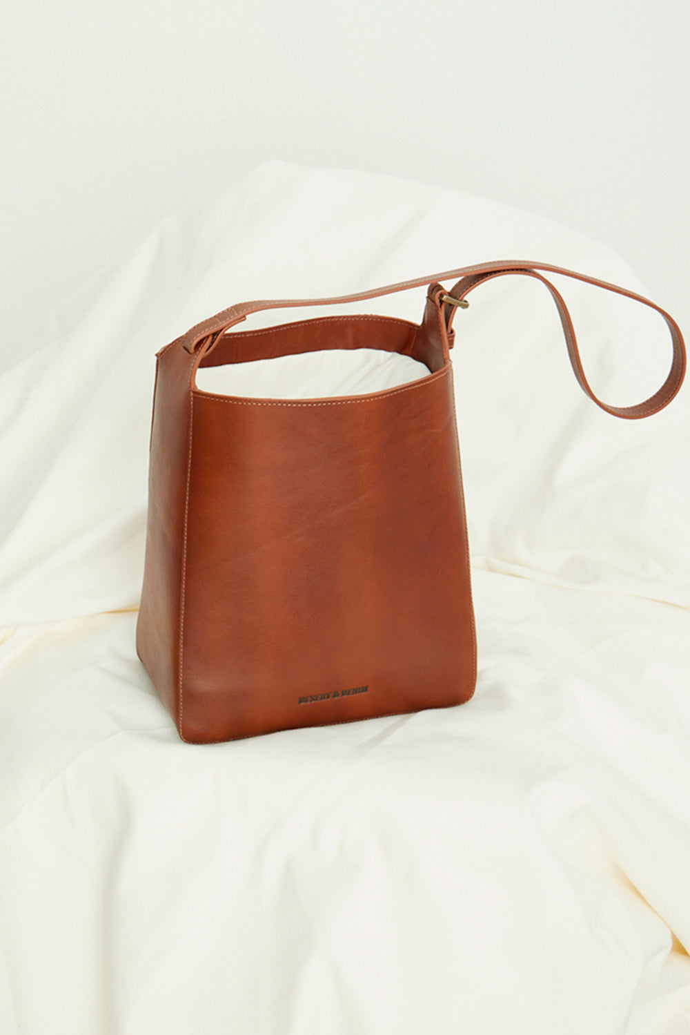 BOLSA MÉDIA COURO