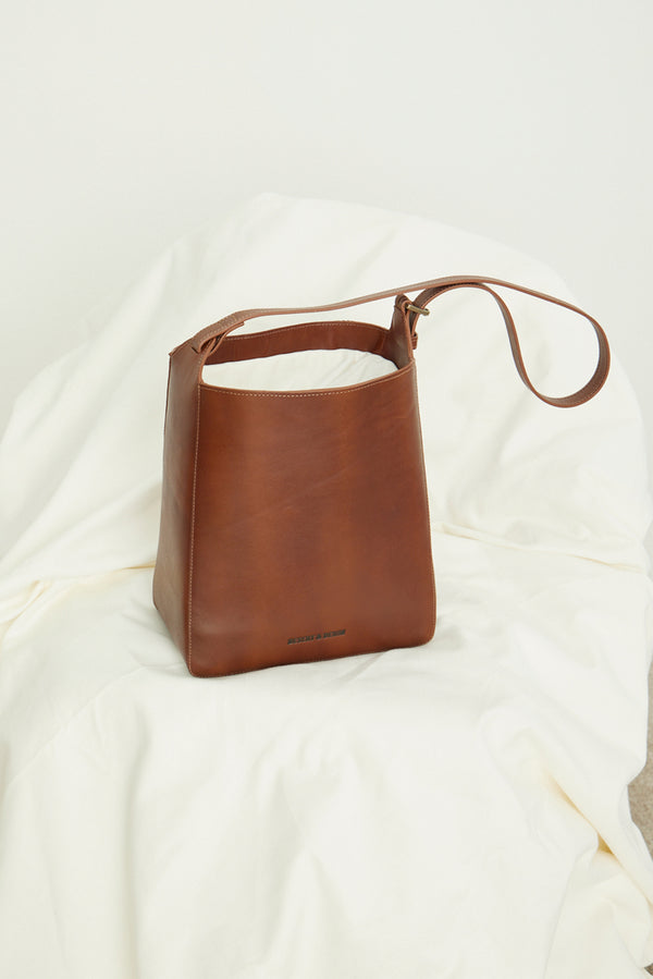 BOLSA MÉDIA COURO
