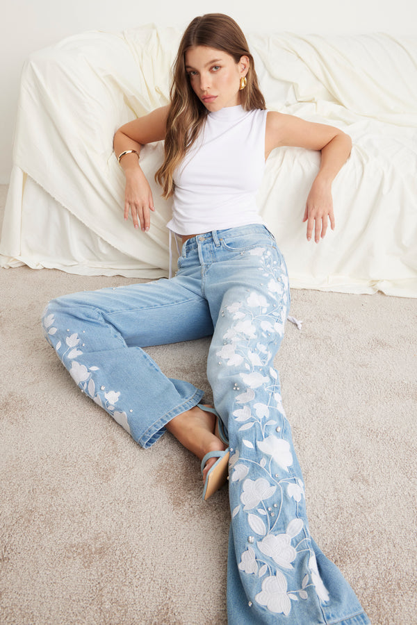 CALÇA CRIS FEMININA WIDE LEG JEANS CLARO BORDADA