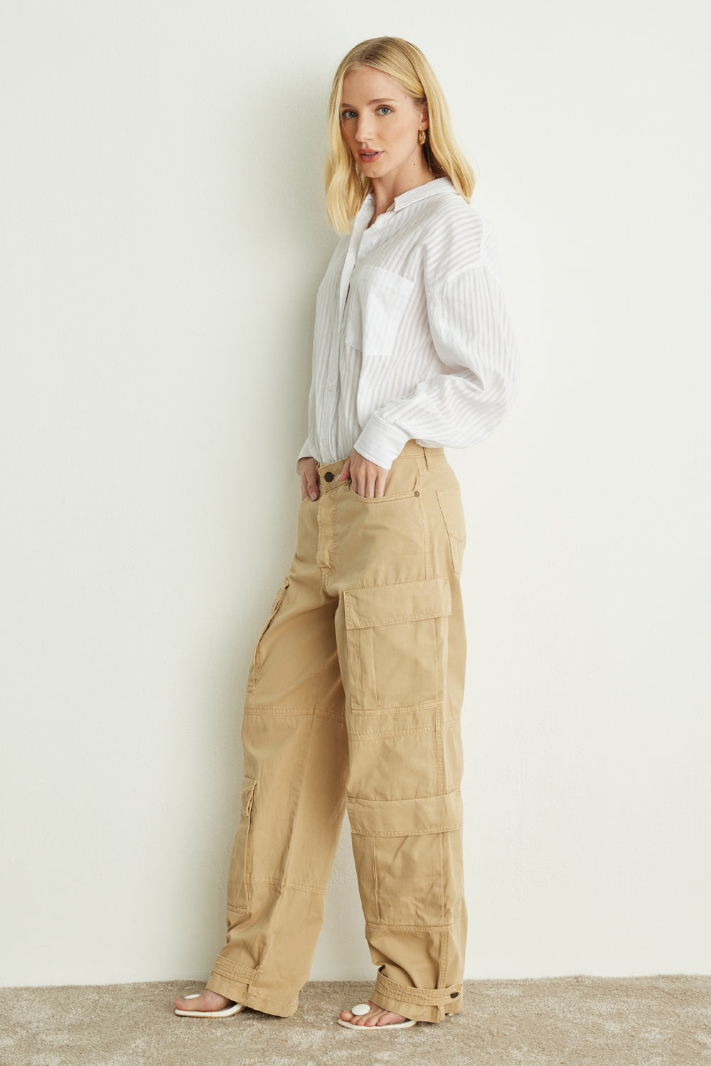 Calça Feminina Cargo Ajustador Sarja Areia