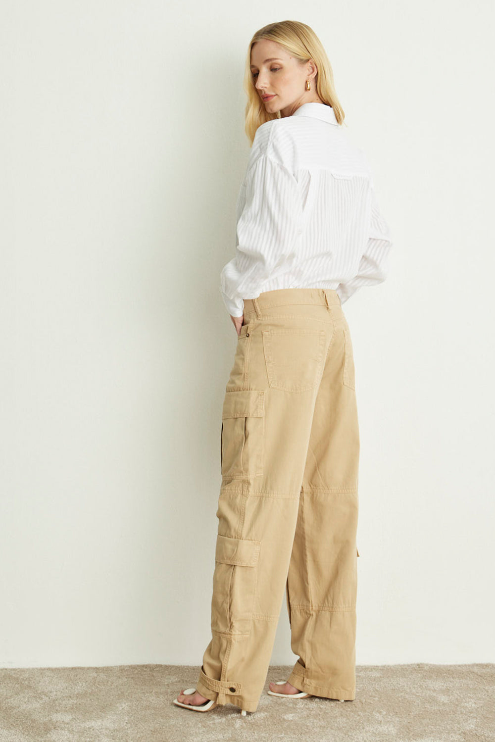 Calça Feminina Cargo Ajustador Sarja Areia