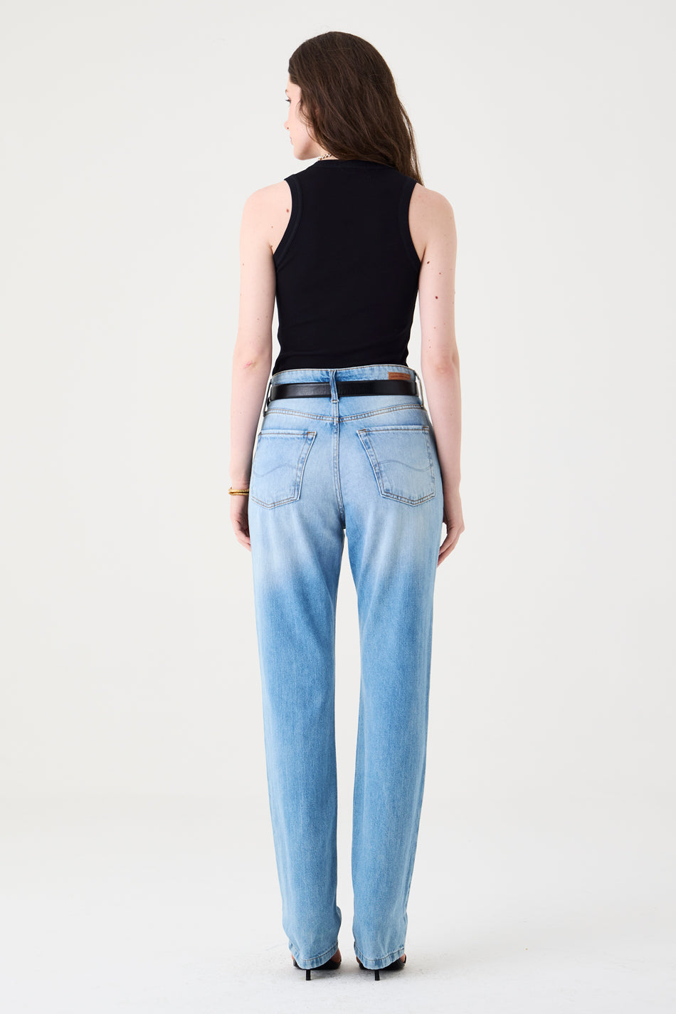 CALÇA LARA FEMININA STRAIGHT ESSENTIAL JEANS