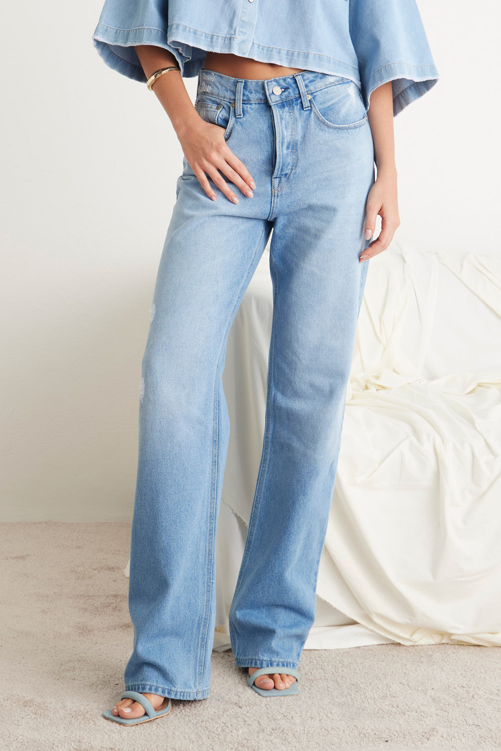 CALCA WIDE LEG ESSENTIAL JEANS CLARO