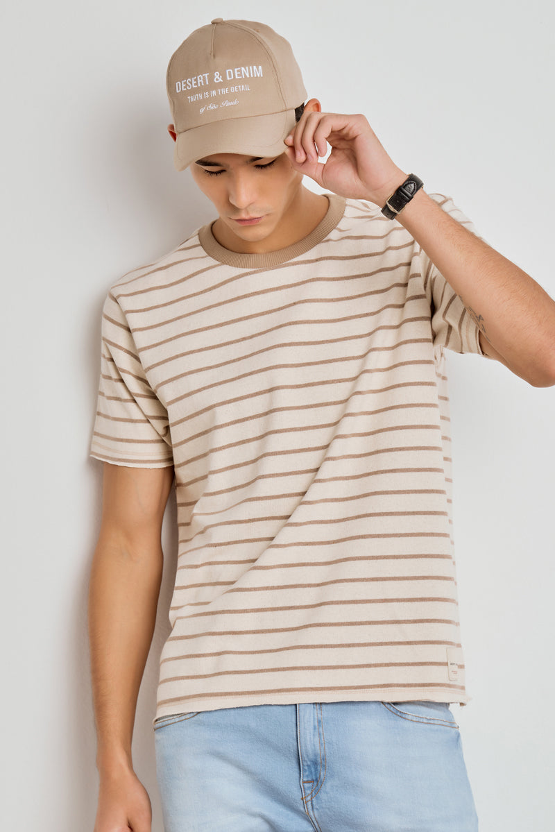 CAMISETA MASCULINA LISTRADA BARRA A FIO - CRU