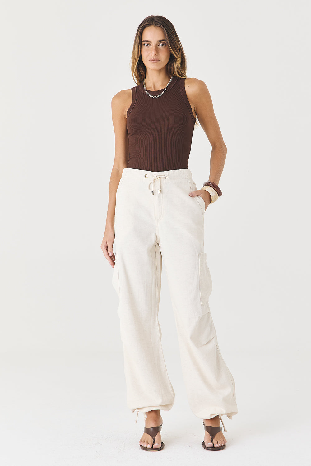 CALÇA JULIETA FEMININA CARGO AMARRAÇÃO SARJA