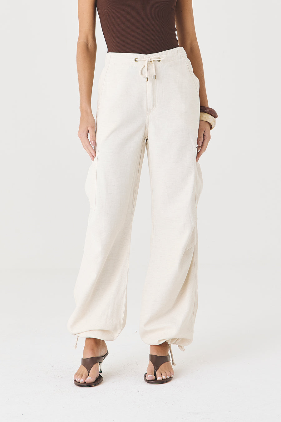 CALÇA JULIETA FEMININA CARGO AMARRAÇÃO SARJA