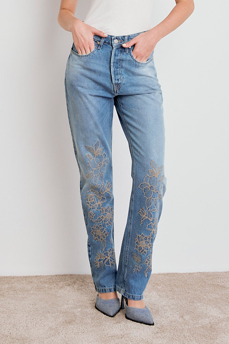 CALCA STRAIGHT BORDADA JEANS