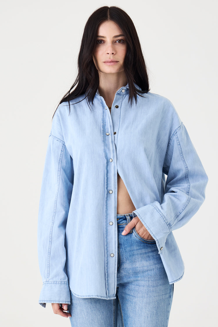 CAMISA FEMININA JEANS CLARO