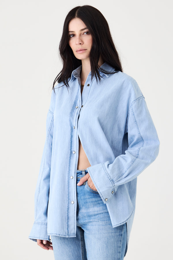 CAMISA FEMININA JEANS CLARO