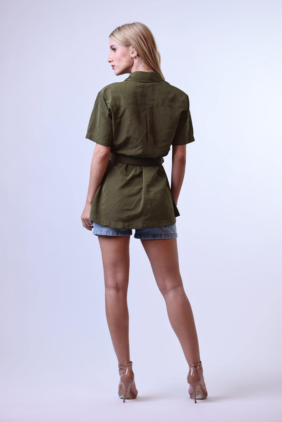 Camisa Longa Com Cinto Forrado Verde Oliva