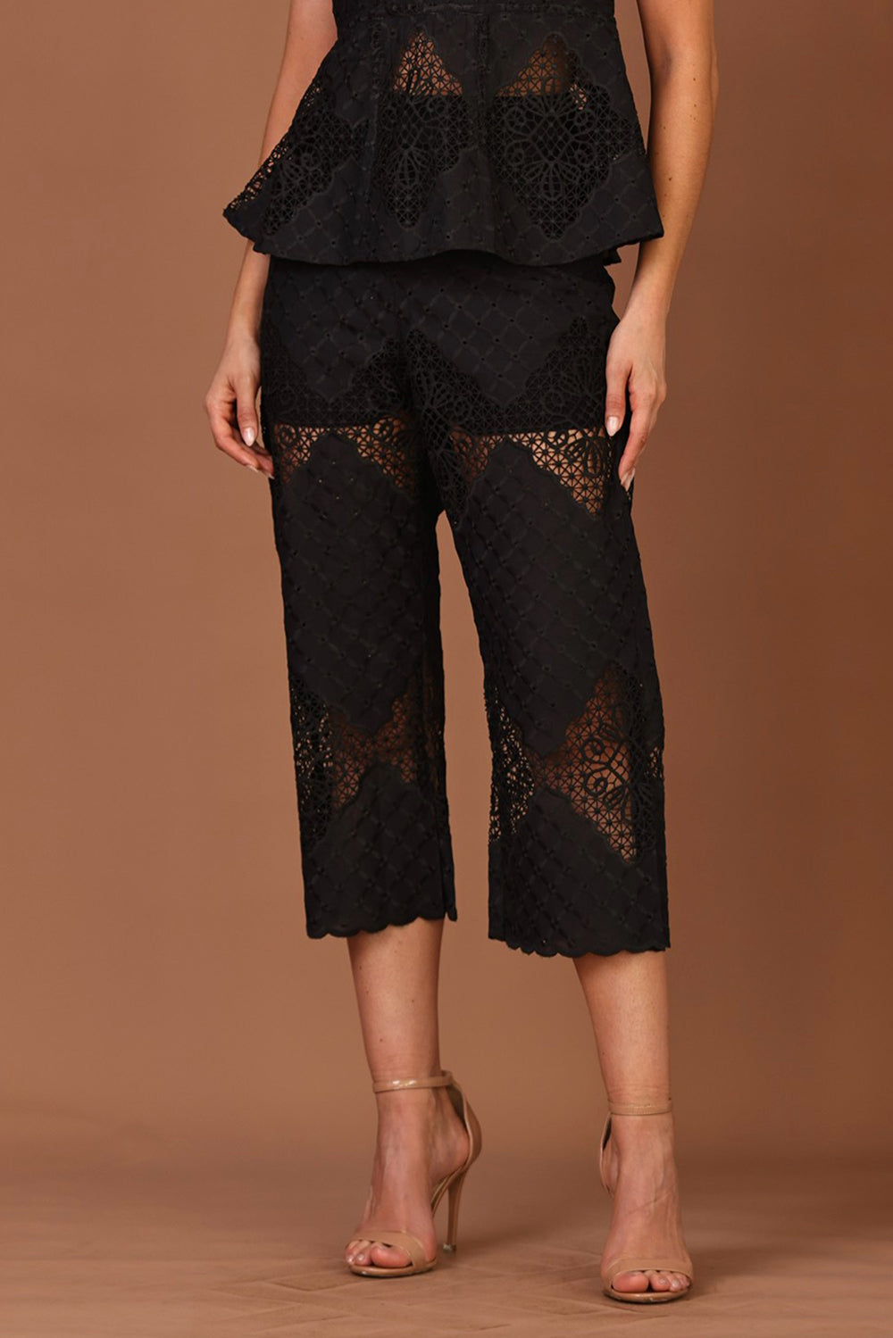 Calça Com Barrado Preto