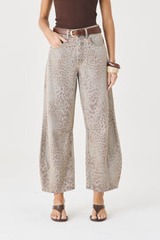CALÇA MARIA FEMININA BARREL ANIMAL PRINT JEANS