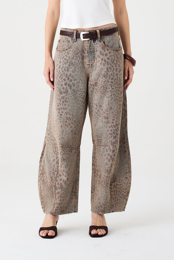 CALÇA MARIA FEMININA BARREL ANIMAL PRINT JEANS