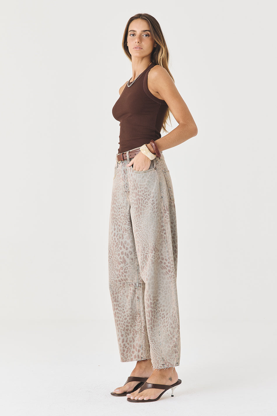 CALÇA MARIA FEMININA BARREL ANIMAL PRINT JEANS