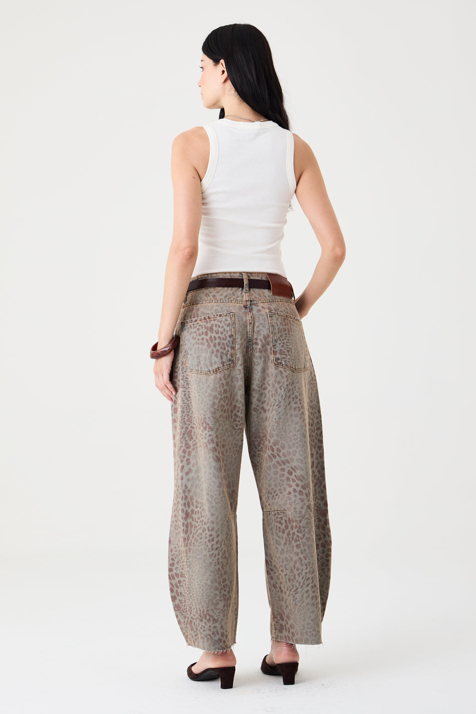 CALÇA MARIA FEMININA BARREL ANIMAL PRINT JEANS