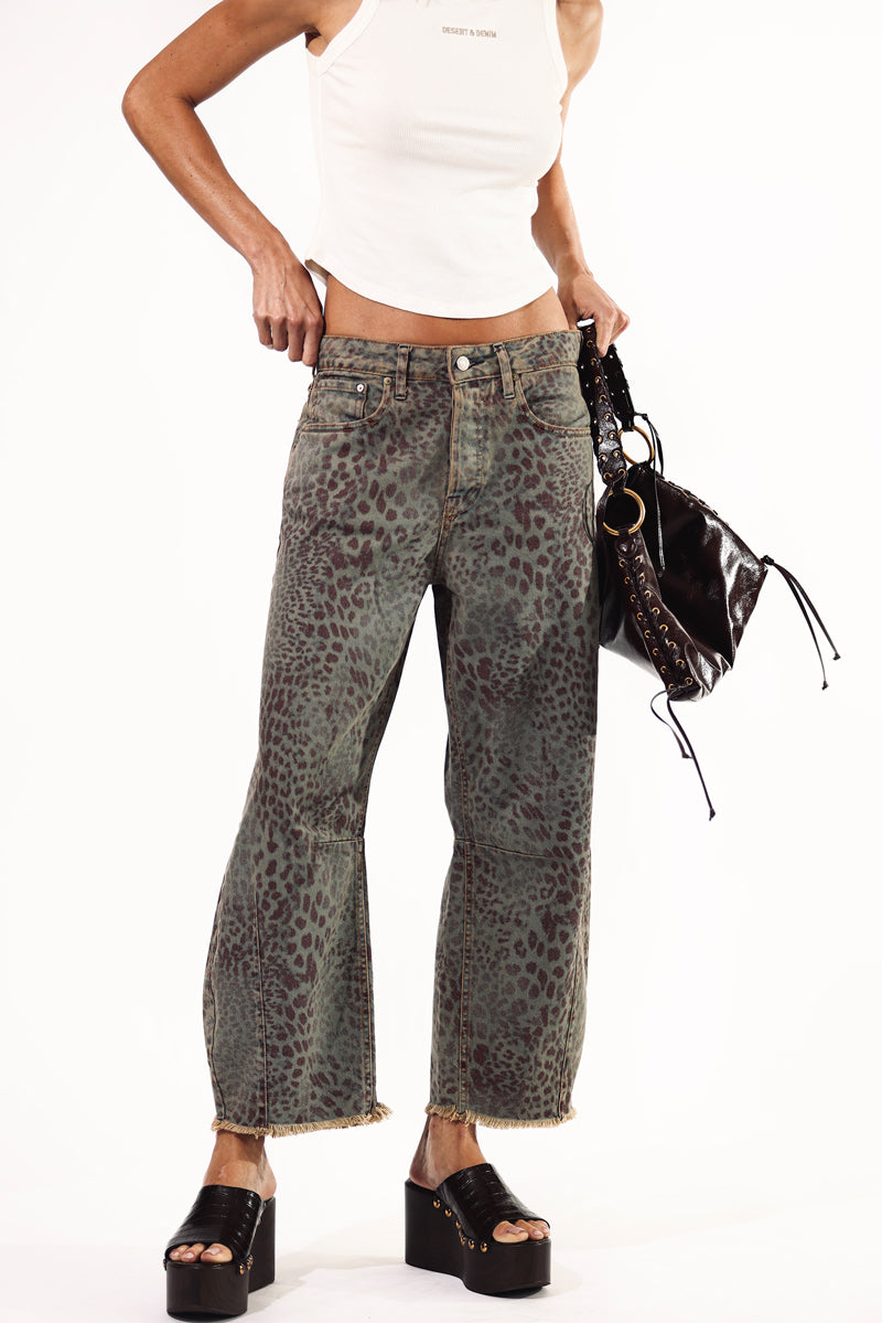 CALÇA MARIA FEMININA BARREL ANIMAL PRINT JEANS