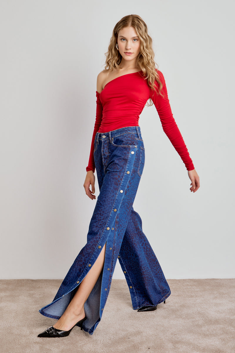 CALCA WIDE LEG ANIMAL PRINT JEANS
