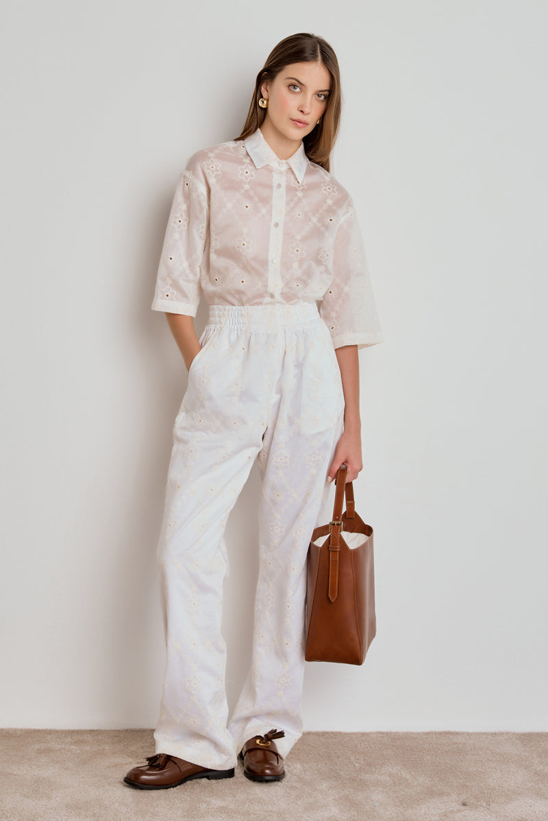CAMISA FEMININA BORDADA MANGA CURTA - OFF WHITE