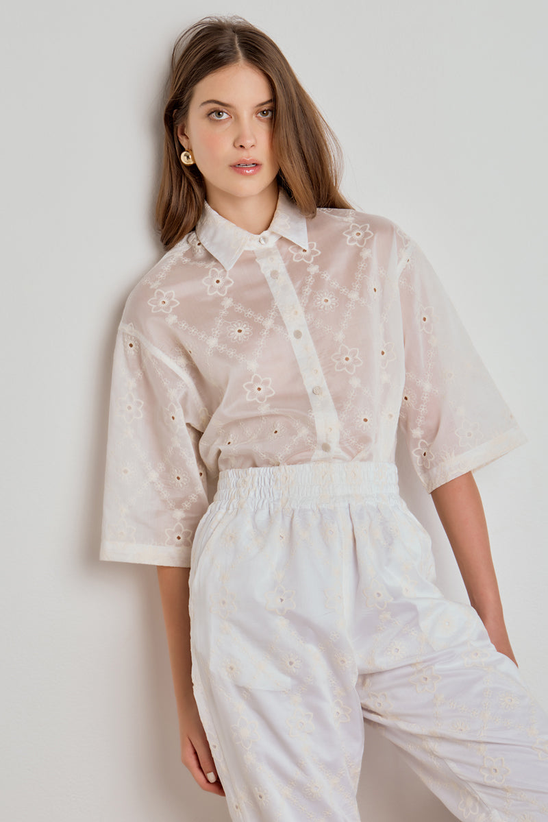 CAMISA FEMININA BORDADA MANGA CURTA - OFF WHITE