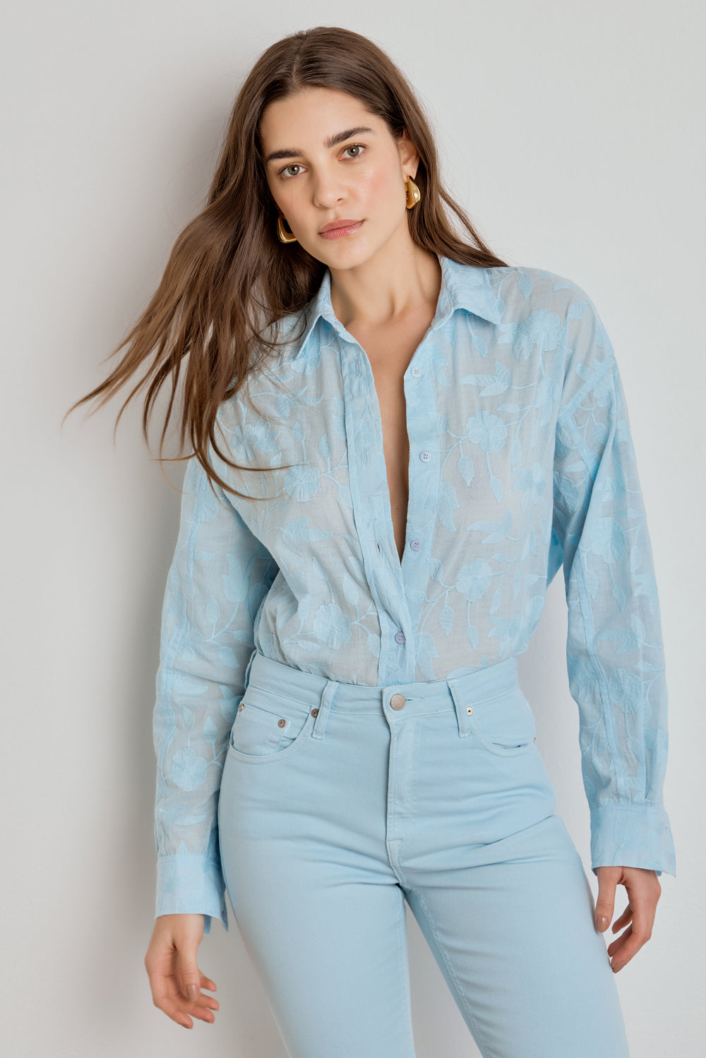 CAMISA RELAXED FEMININA ALGODÃO BORDADA - AZUL SKY
