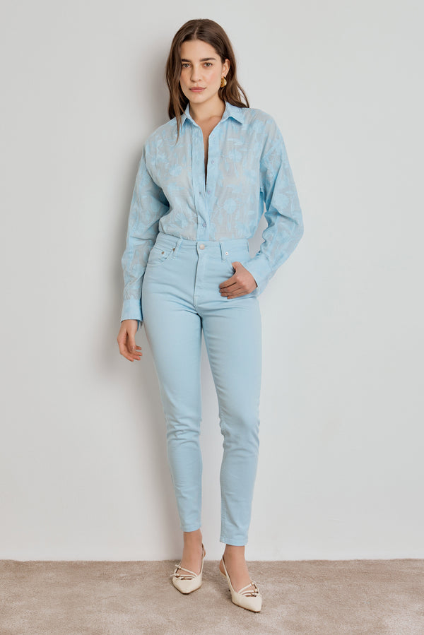 CAMISA RELAXED FEMININA ALGODÃO BORDADA - AZUL SKY
