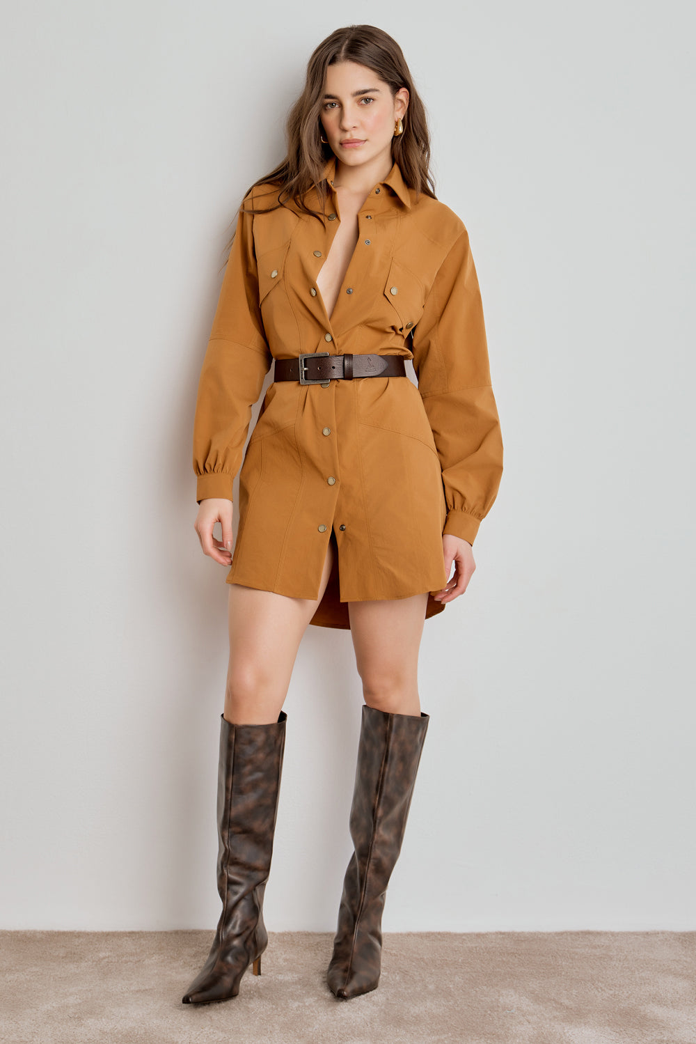 CHEMISE FEMININA MANGA LONGA RECORTES - CARAMELO