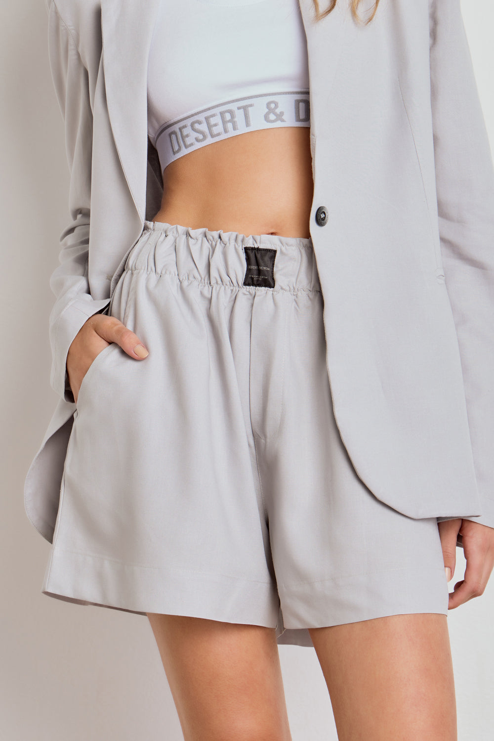 SHORTS FEMININO CURTO ETIQUETA CÓS - CINZA CLARO