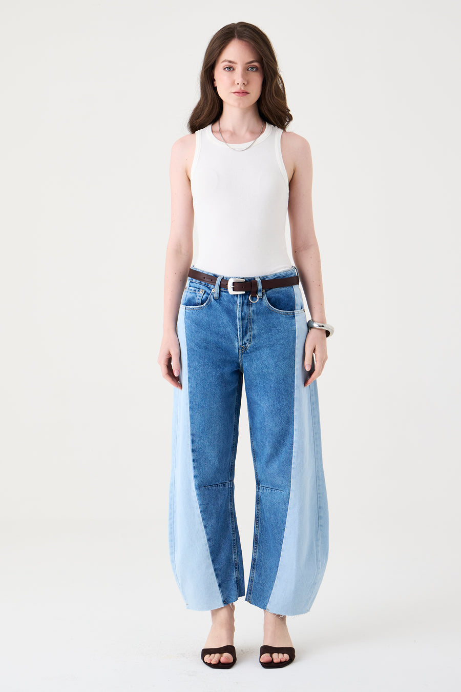 CALÇA MARIA FEMININA BARREL PATCH JEANS MÉDIO
