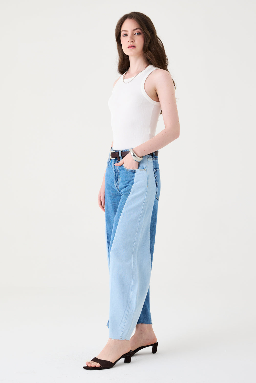 CALÇA MARIA FEMININA BARREL PATCH JEANS MÉDIO