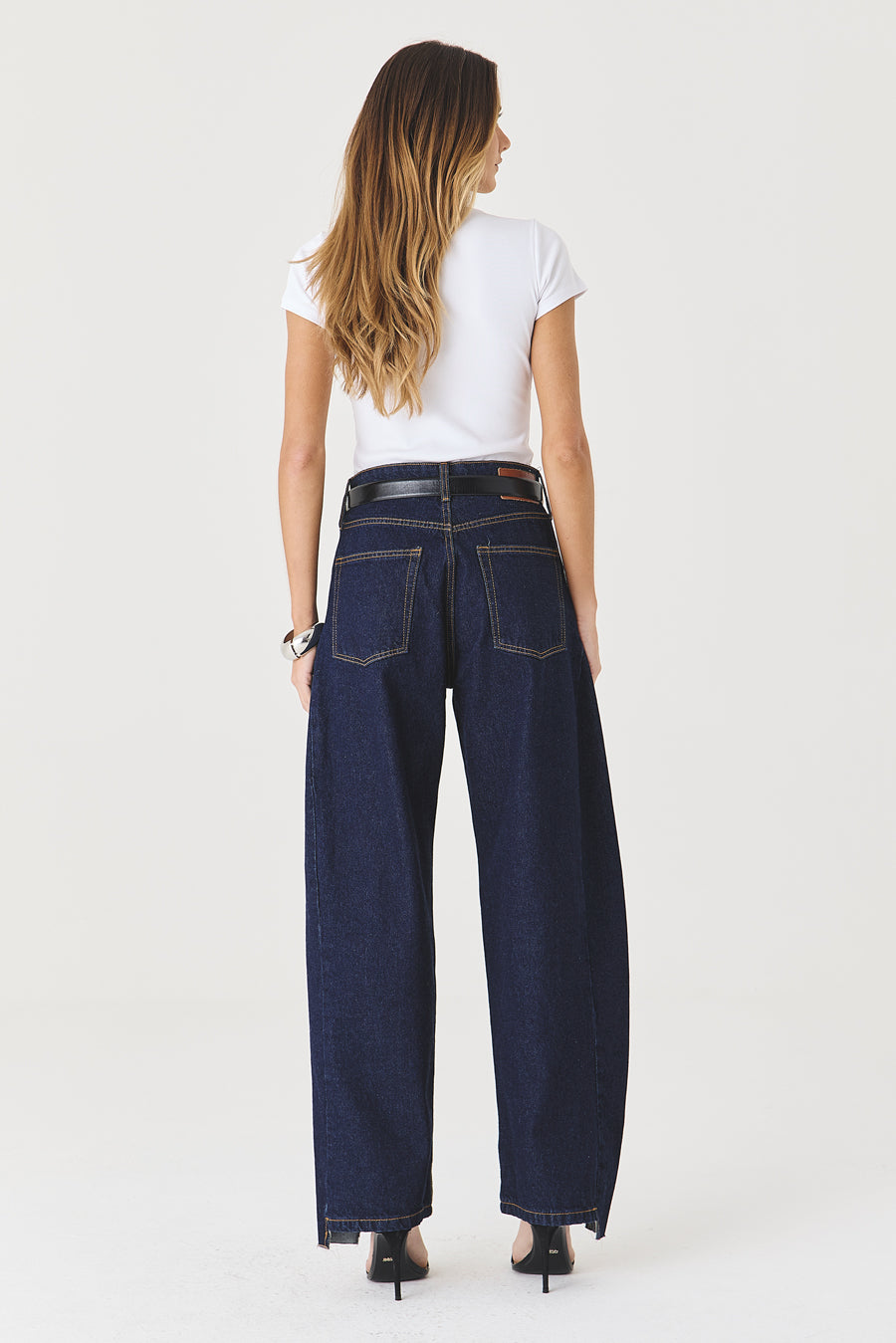 CALÇA ALINE FEMININA BARREL RECORTES JEANS ESCURO