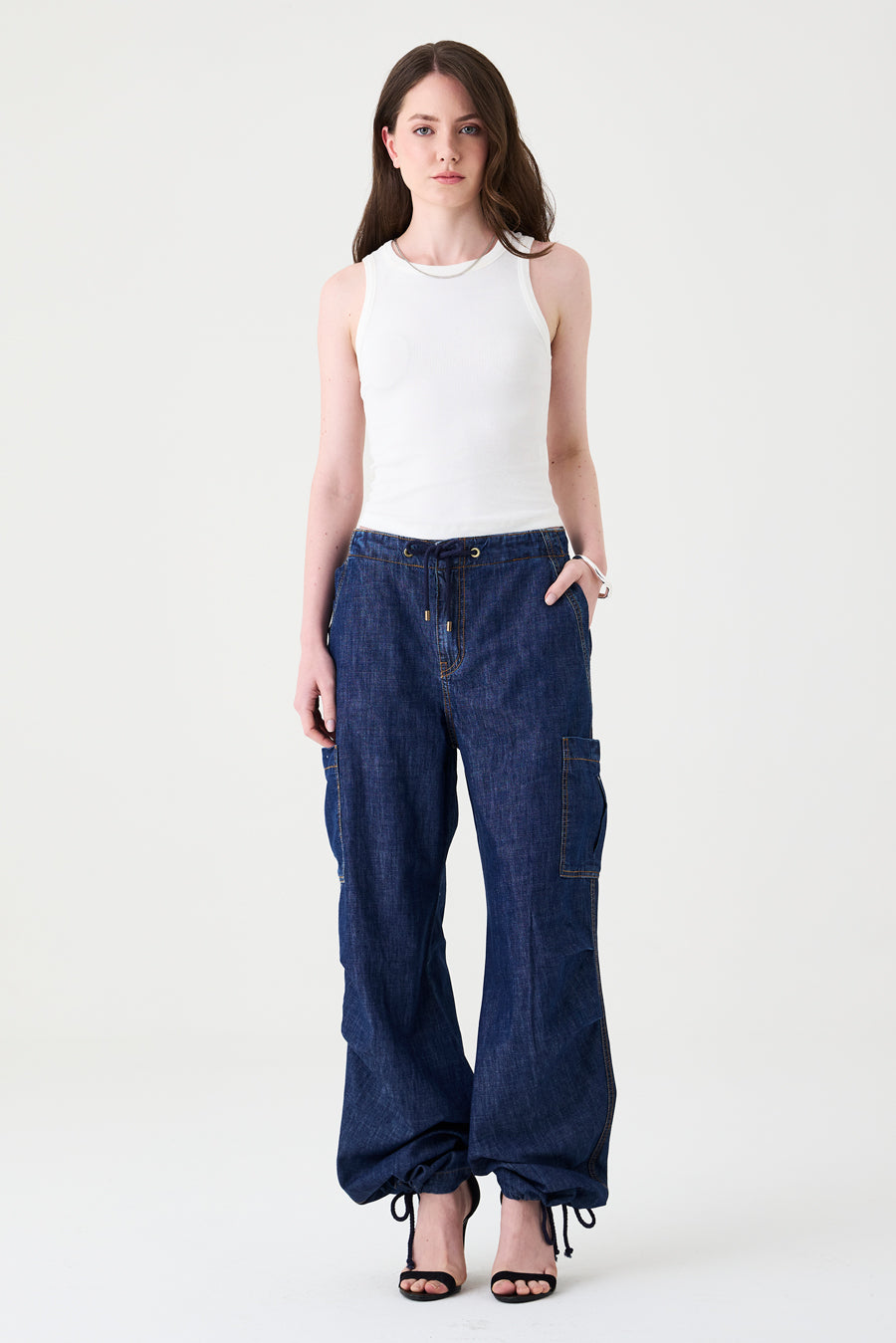 CALÇA LIVIA FEMININA CARGO AMARRAÇÃO JEANS