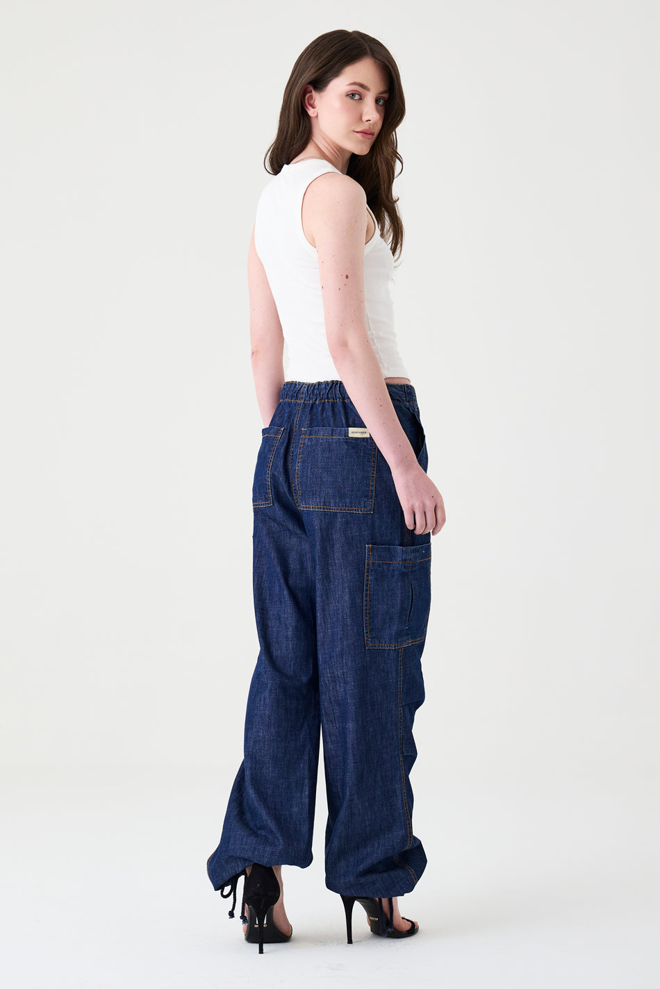 CALÇA LIVIA FEMININA CARGO AMARRAÇÃO JEANS