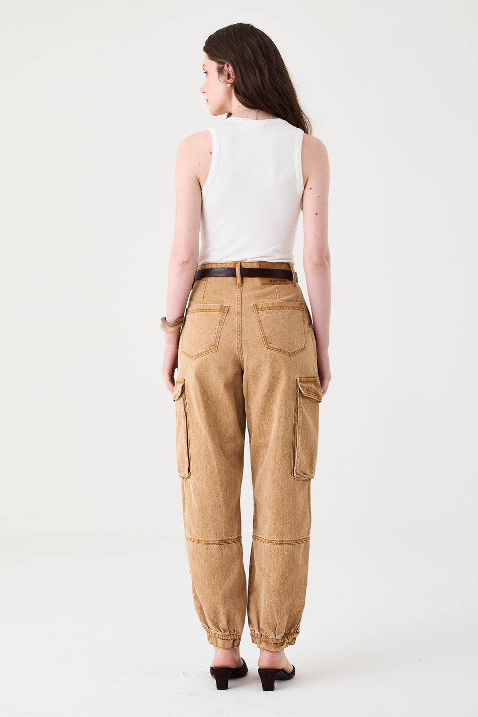 CALÇA ALANA FEMININA COM PREGAS CARGO SARJA