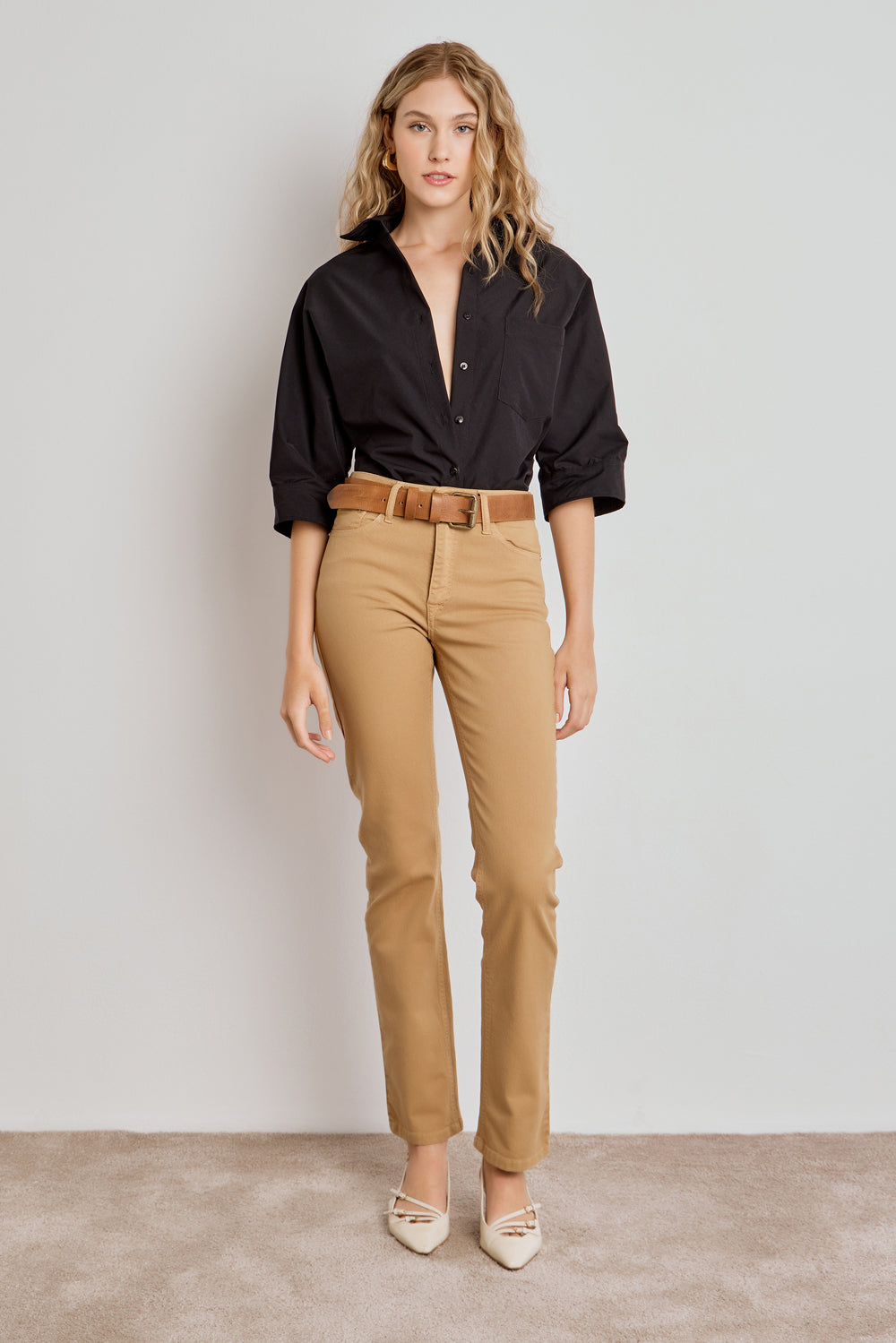 CALÇA TINA FEMININA LOW RISE SARJA AREIA ESCURO