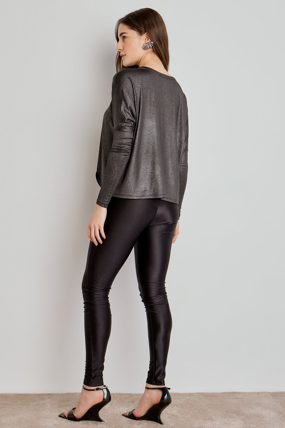 BLUSA FEMININA GLOW AMPLA MANGA JUSTA - PRETA