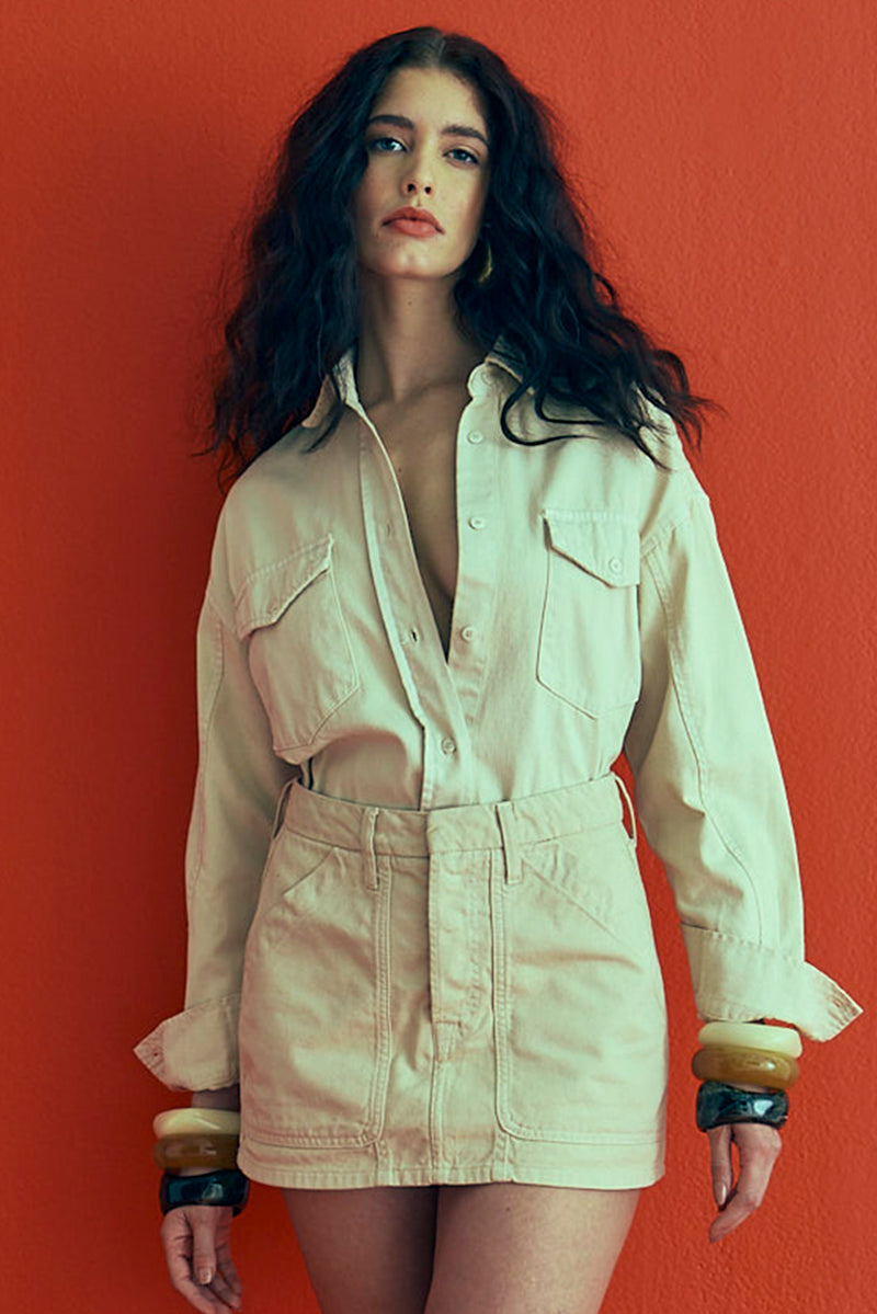 CAMISA FEMININA RELAXED BOLSO SARJA - AREIA