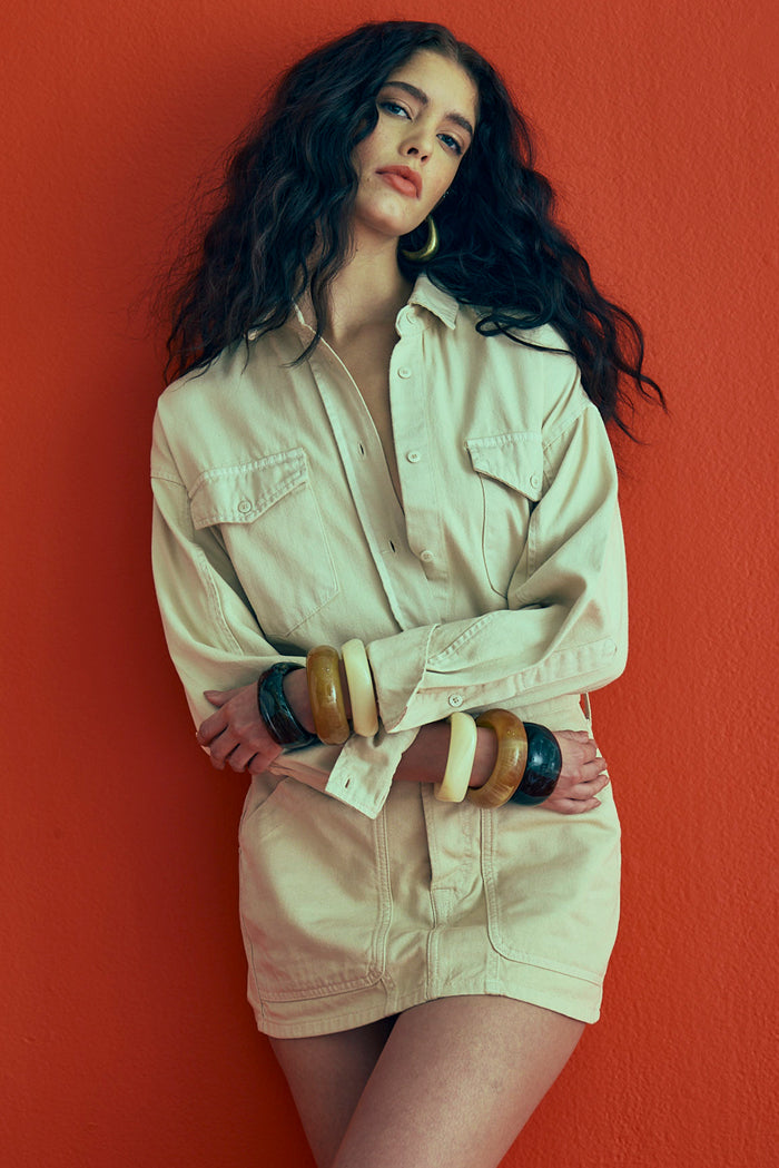 CAMISA FEMININA RELAXED BOLSO SARJA - AREIA