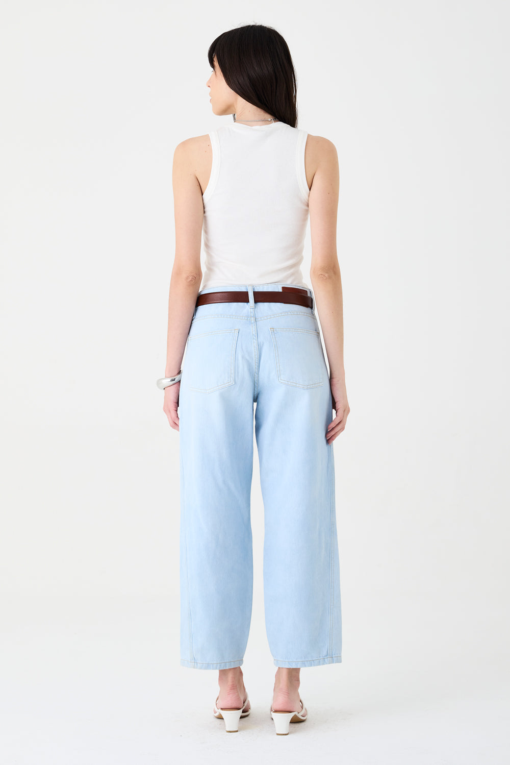 CALÇA ALISSA FEMININA BARREL SLIM RECORTES JEANS CLARO