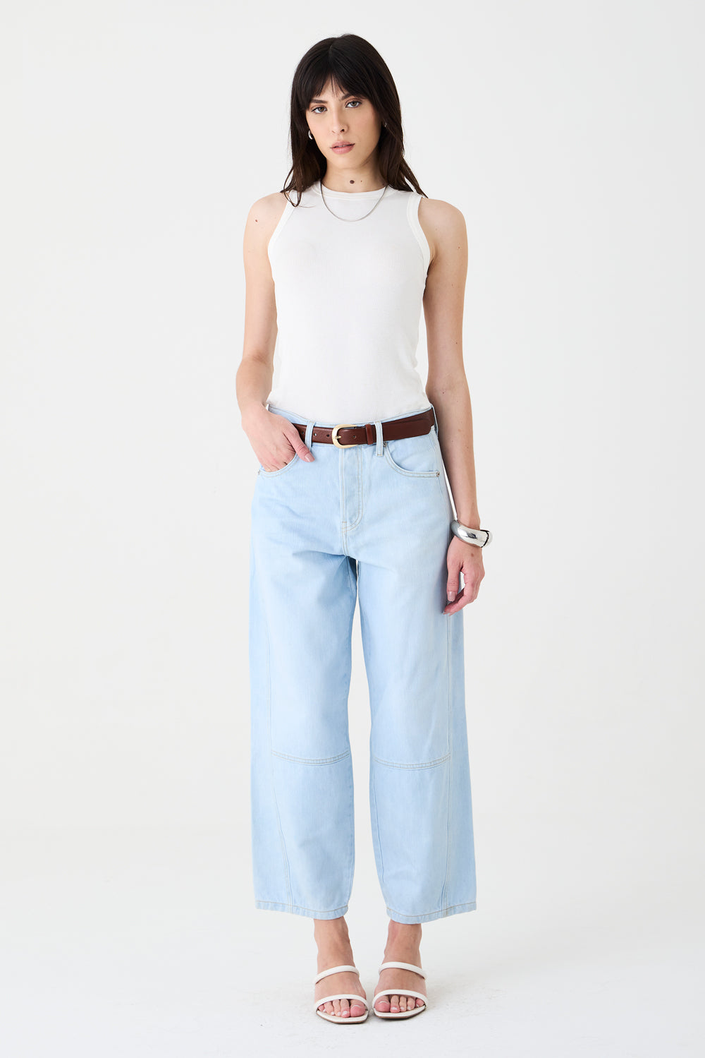 CALÇA ALISSA FEMININA BARREL SLIM RECORTES JEANS CLARO