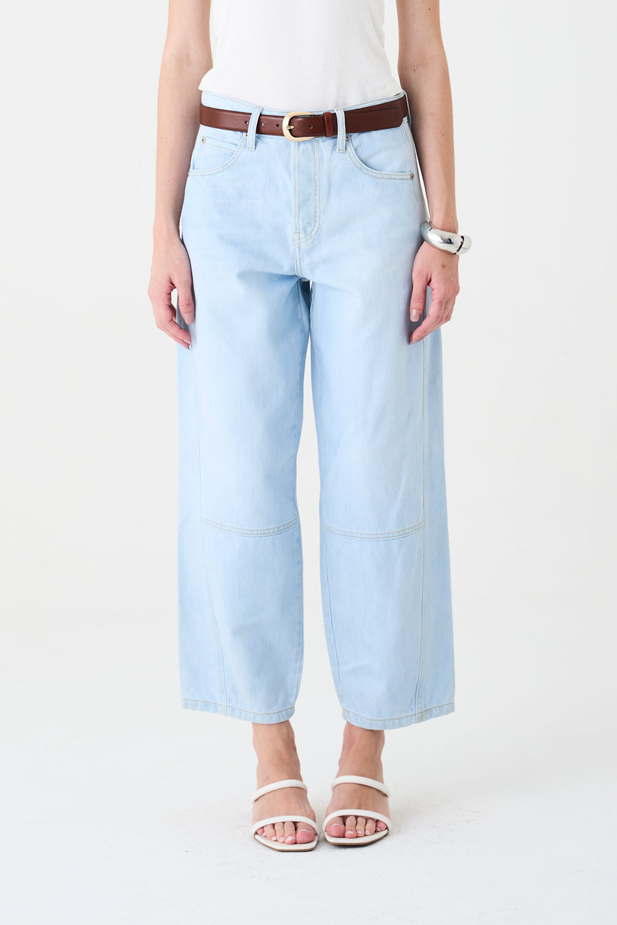CALÇA ALISSA FEMININA BARREL SLIM RECORTES JEANS CLARO