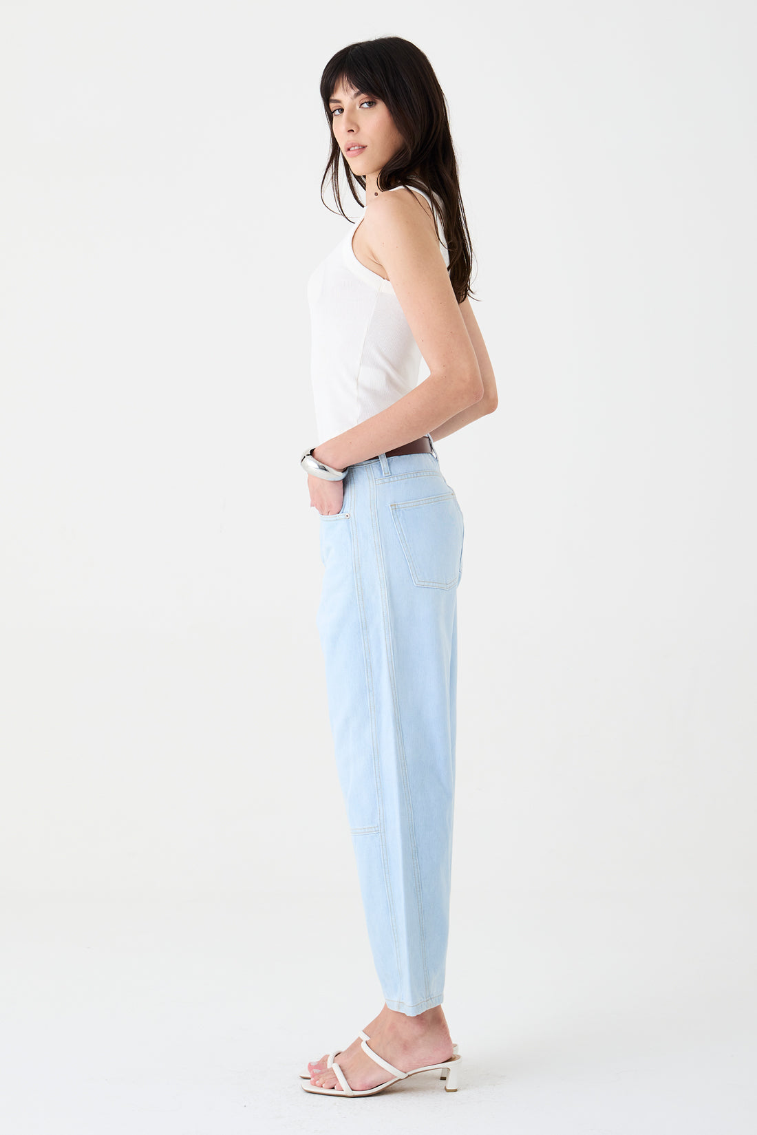 CALÇA ALISSA FEMININA BARREL SLIM RECORTES JEANS CLARO