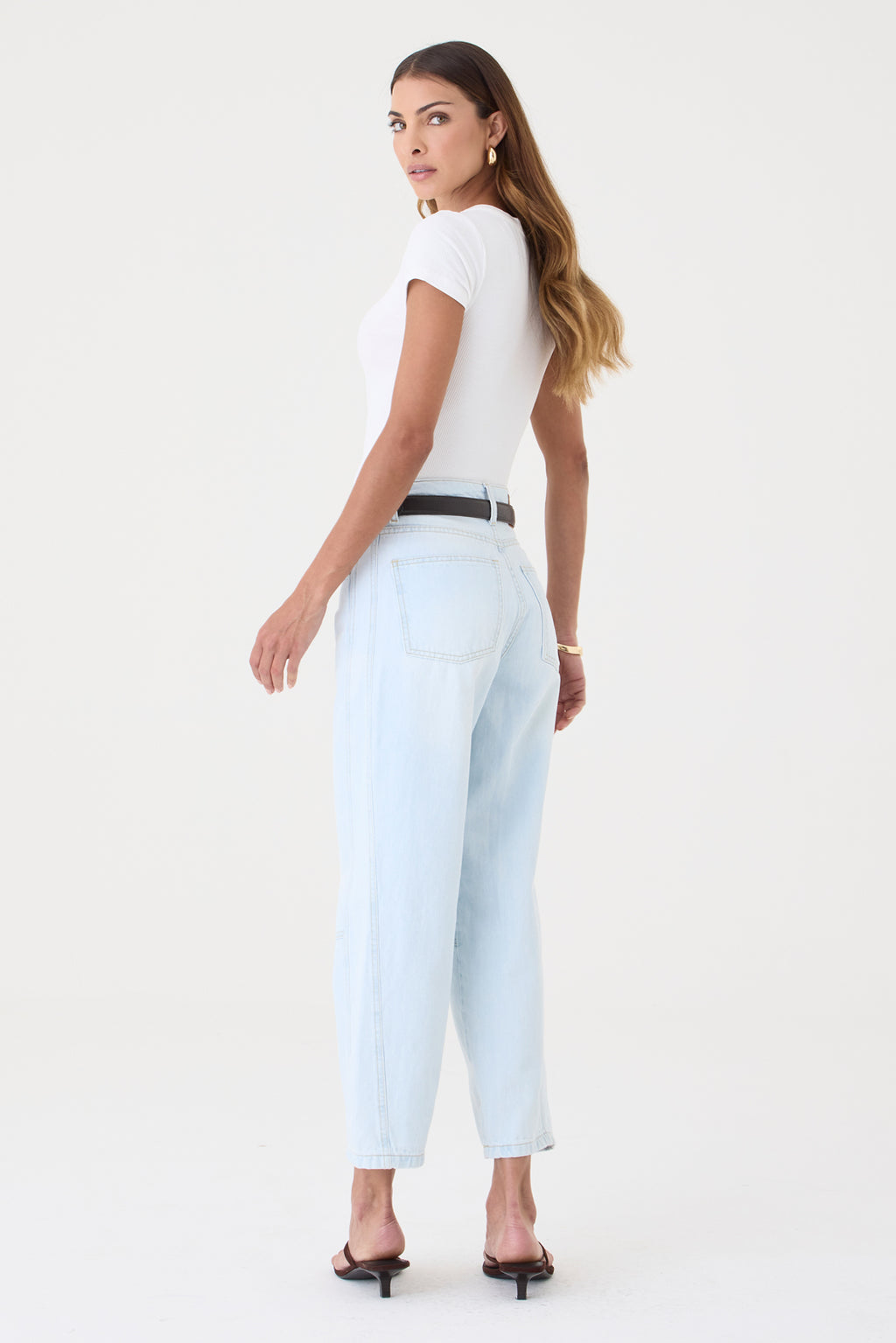 CALÇA ALISSA FEMININA BARREL SLIM RECORTES JEANS CLARO