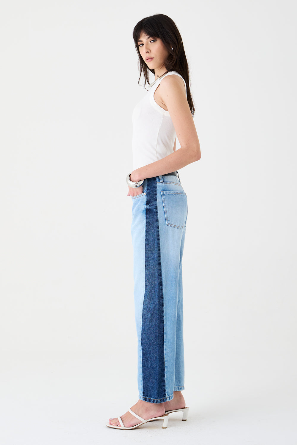 CALÇA MONICA FEMININA BARREL SLIM JEANS PATCH